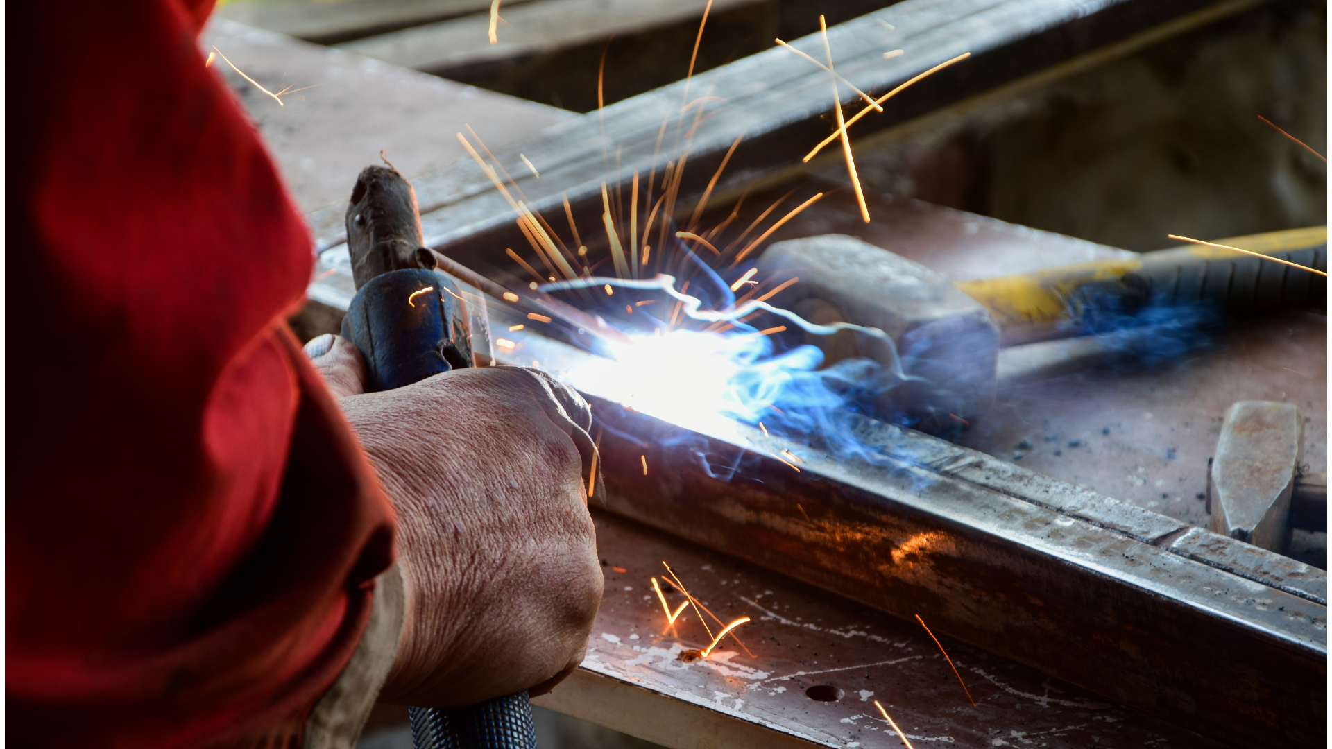 Key Differences Cost, Speed, Flexibility, and Precision
